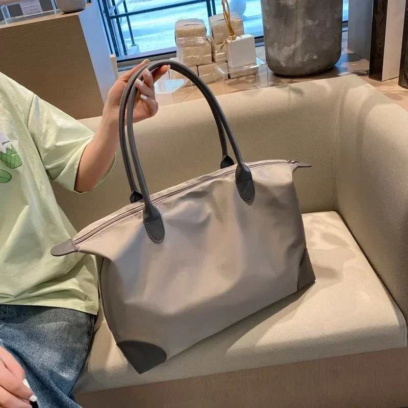 大容量で軽量なレディース旅行用バッグ。濡れたものと乾いたもの - Dry Bag Waterproof のレビューと価格
